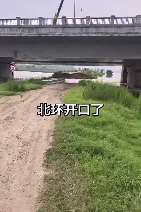 중국 허난성 저우커우 제방 붕괴…도심·학교 일대 홍수 피해