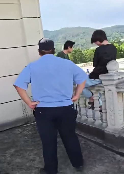 중국 룽옌서 임금 체불 항의…직원 4명 회사 옥상 올라가