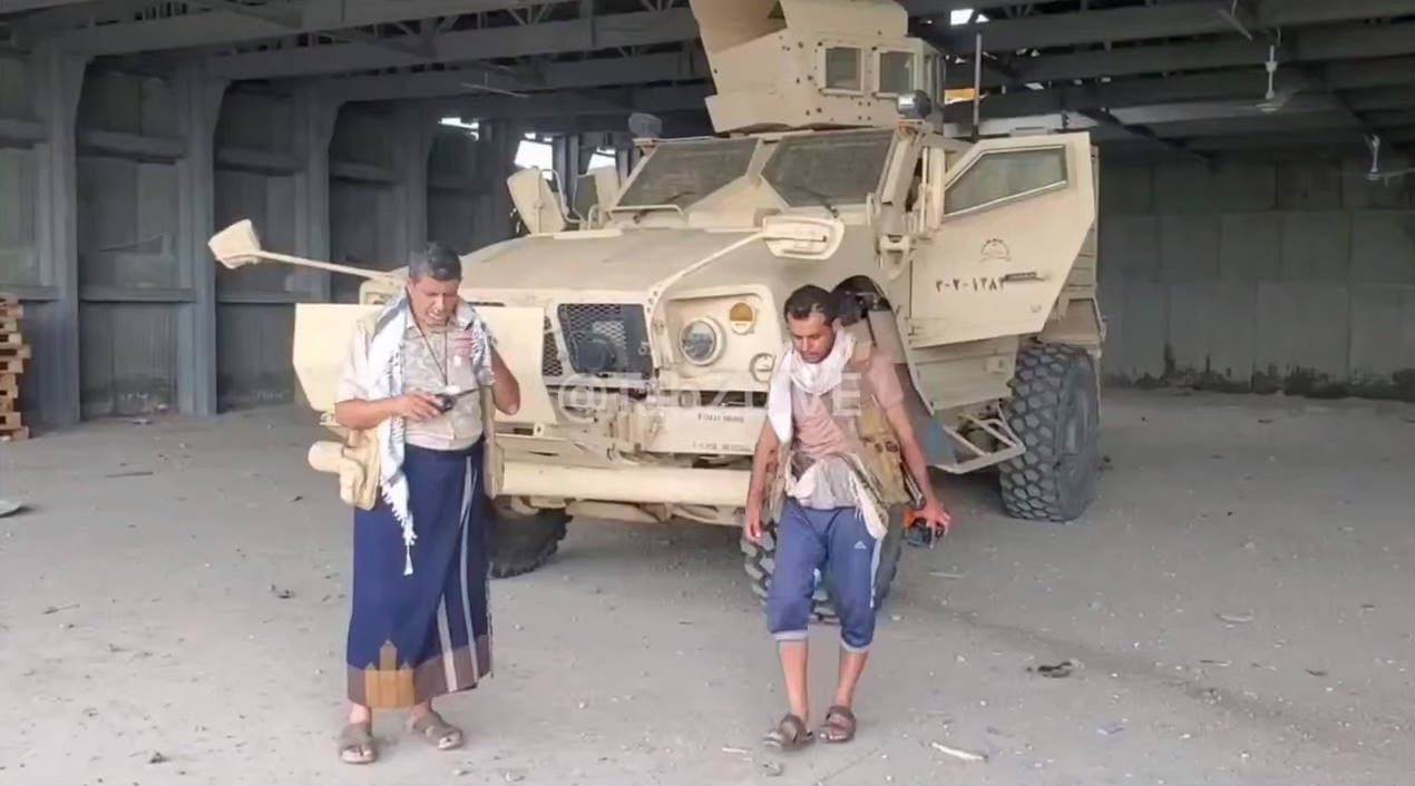 후티반군, 모카항서 사우디 지원 MRAP 차량과 함께 모습 포착