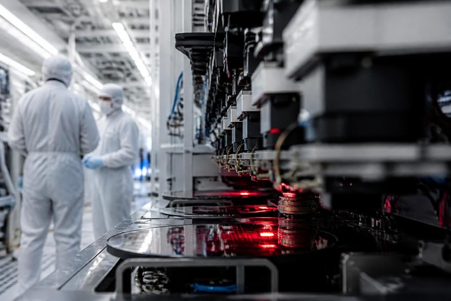 ASML 주가 4.59% 급락, 1,796.75달러…시총 5,986억 달러