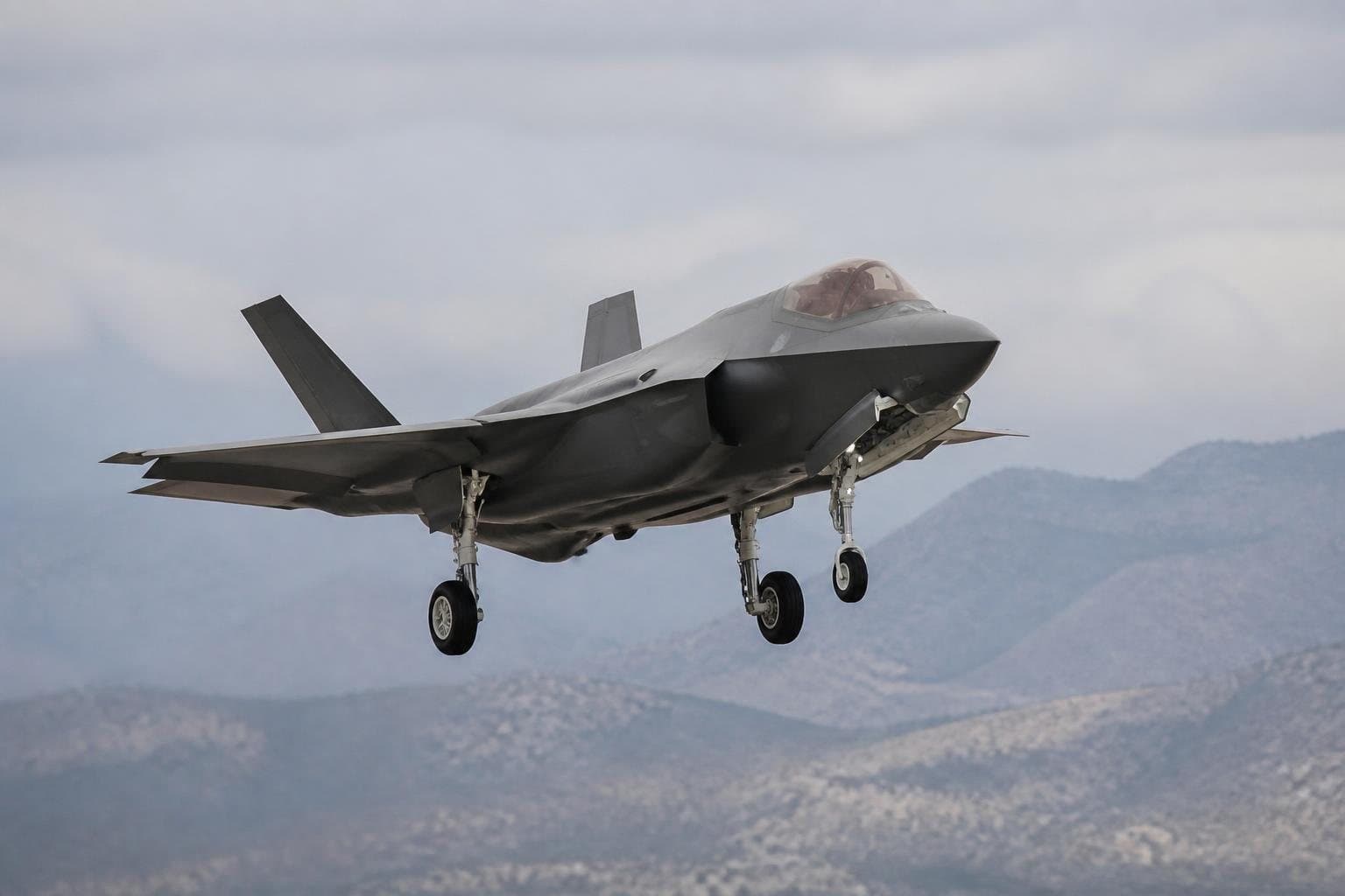 캐나다 공군용 F-35A 전투기 첫 시험비행 성공