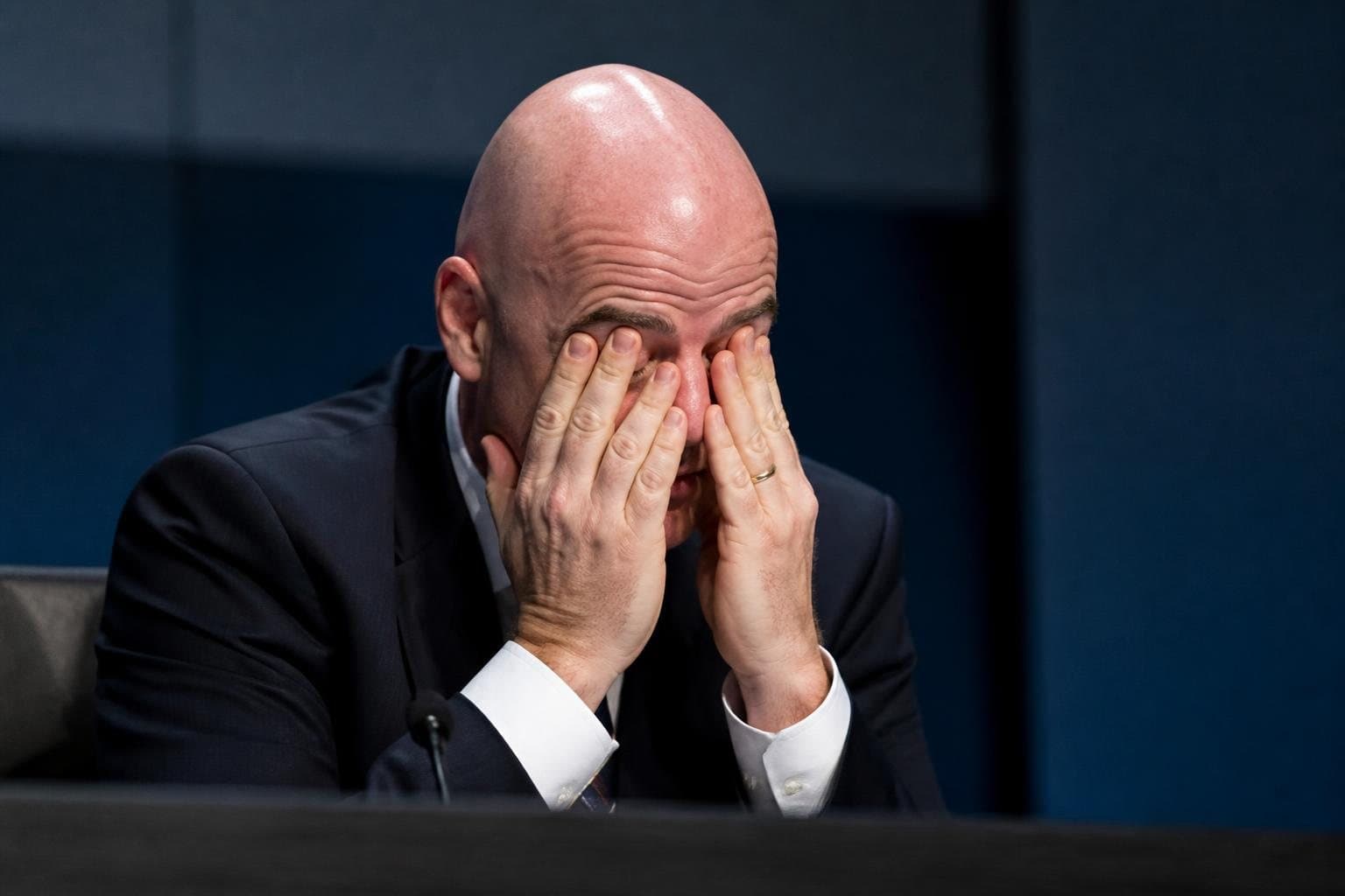 FIFA 회장 인판티노에 대한 불신임 투표 추진 검토