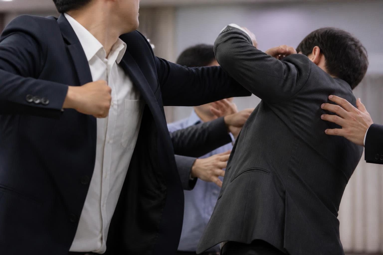 경쟁사 폭행 혐의 호카 총판 대표 기소