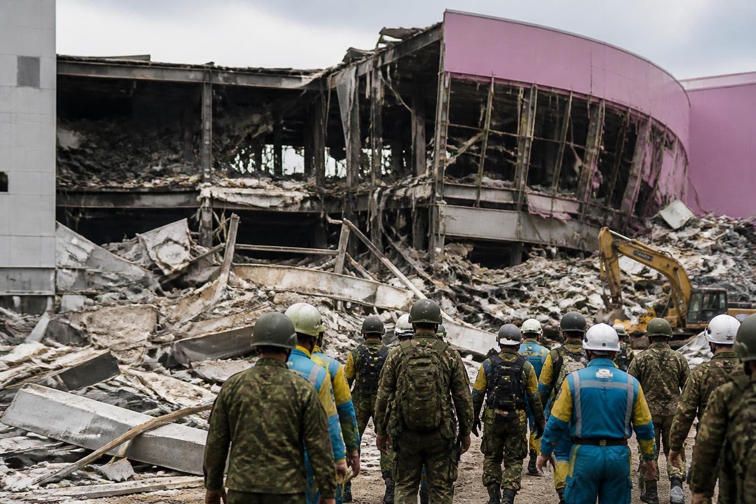 일본 규모 7.1 지진 후 쇼핑센터 가스폭발로 7명 사망, 구조 작업 종료