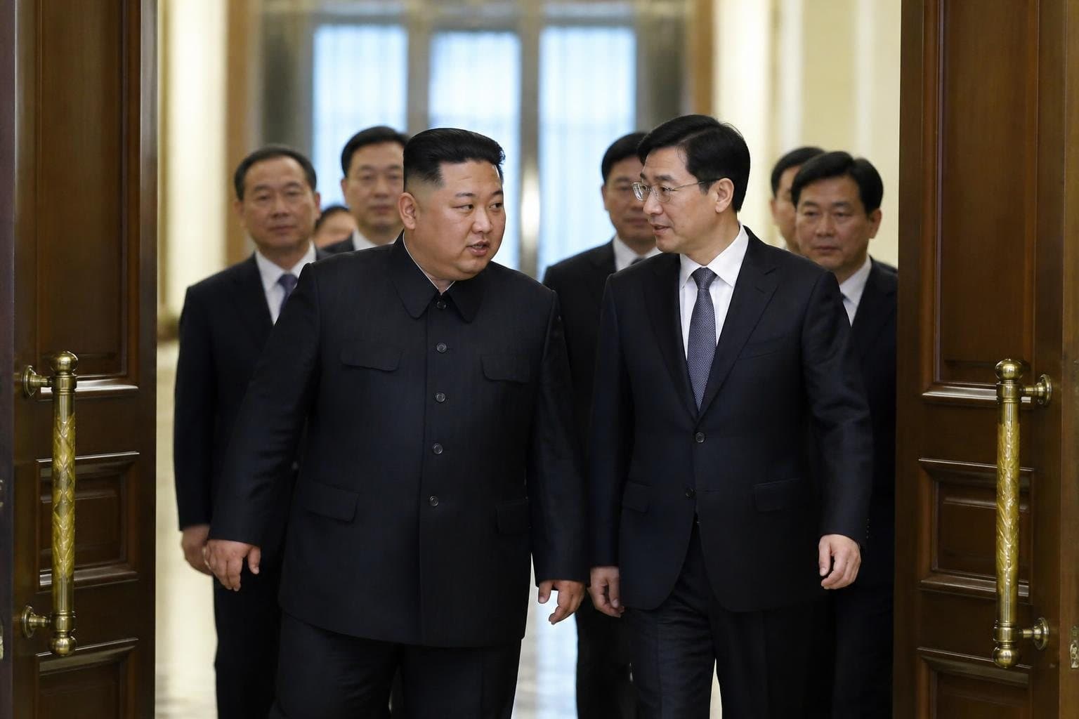 김정은, 왕후닝과 단둥 회동…신압록강대교 개통 계기