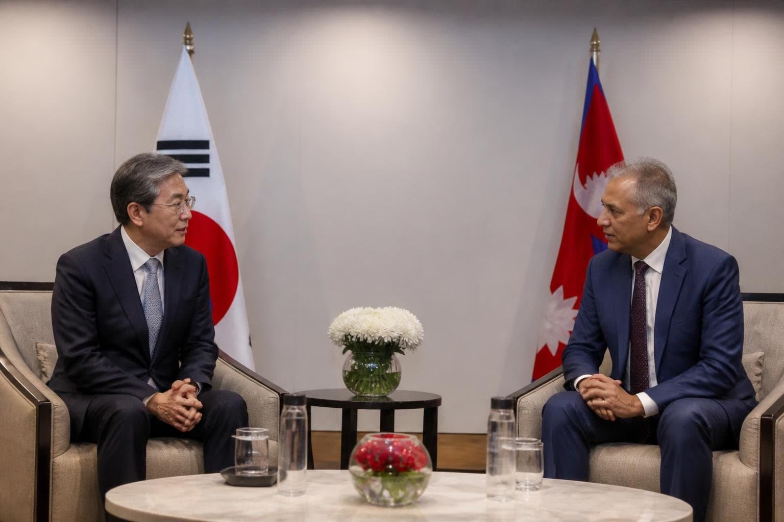 조현 외교부 장관, 카트만두서 네팔 외교장관과 회담…'한국인 수색' 지원 요청