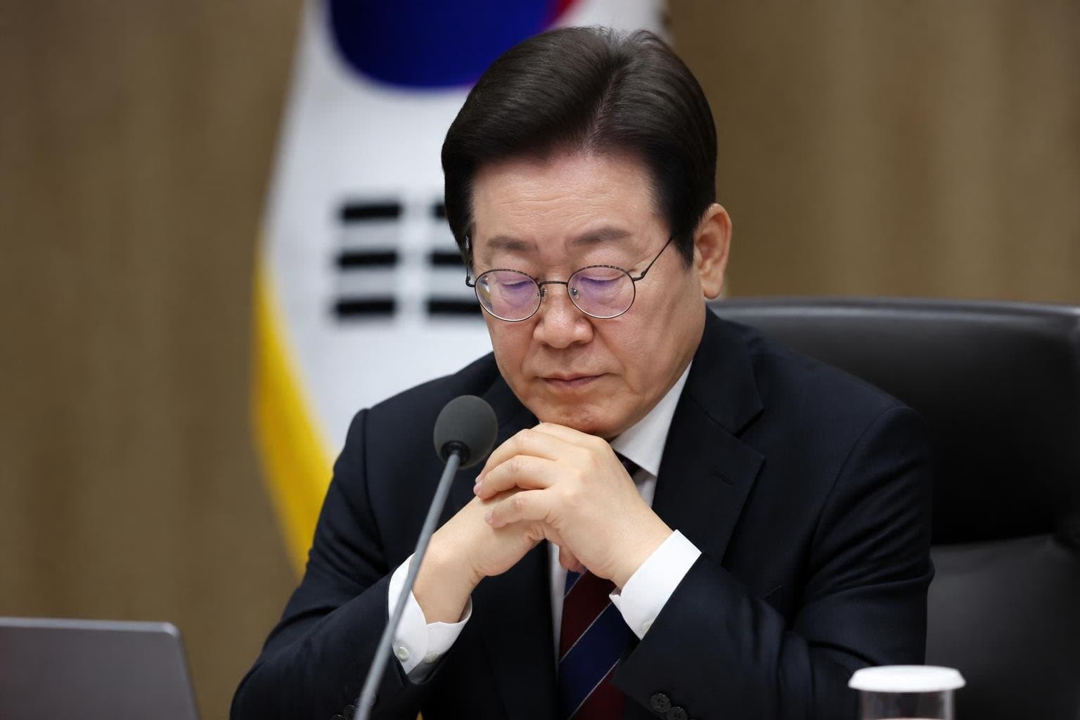 이 대통령 지지율 33.8%로 취임 후 최저…국힘 42.1%, 민주 36.1%