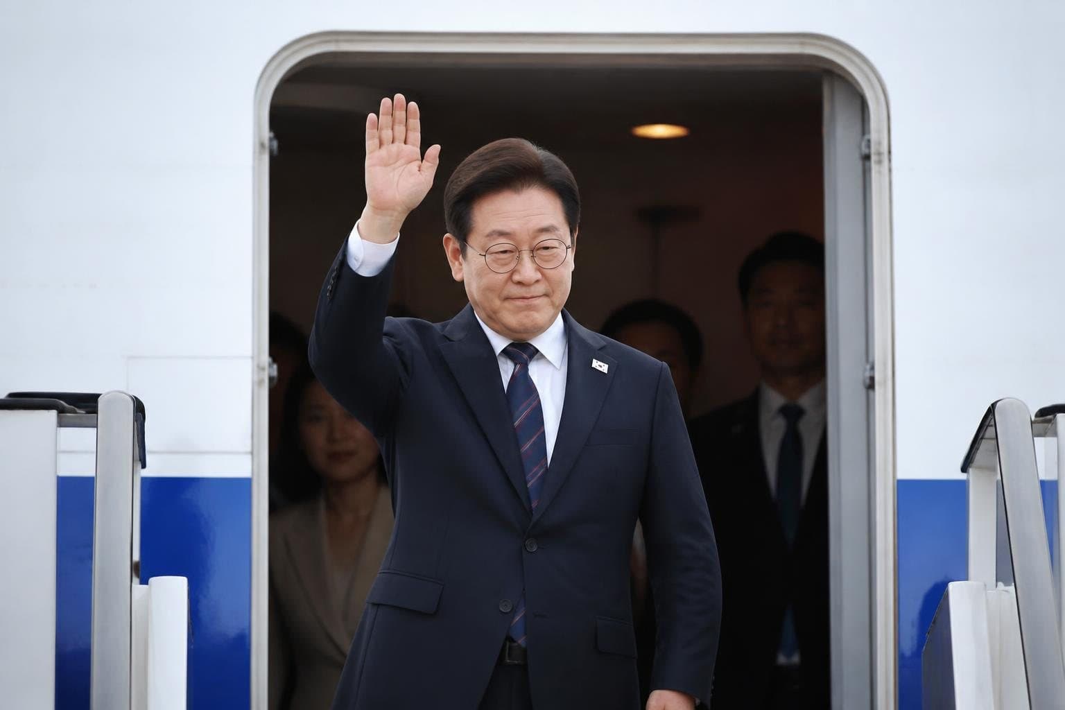 이재명 대통령, 프랑스 국빈방문 마치고 귀국…연임 개헌 논란 직접 차단