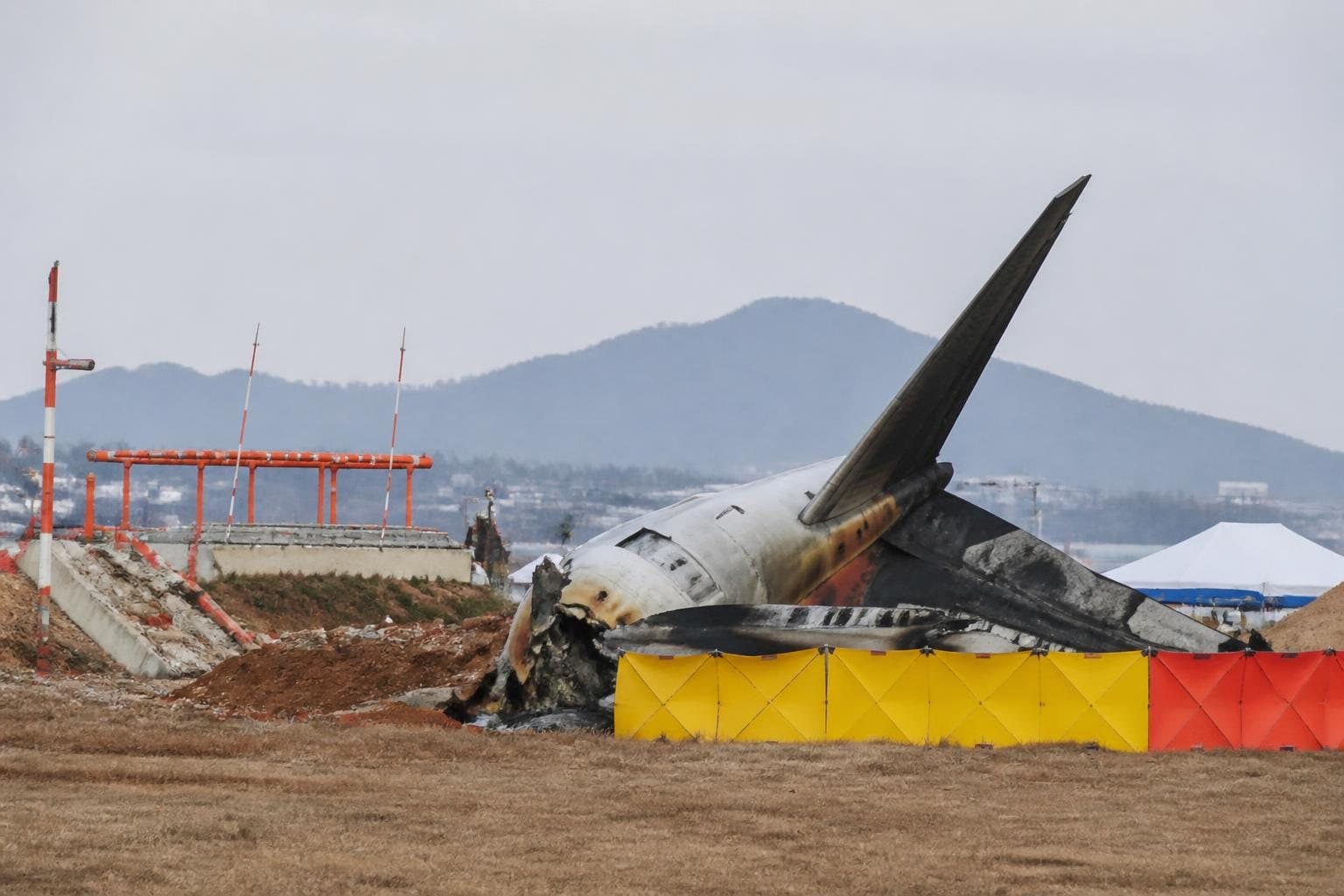 무안공항 참사 후 규정 위반 숨기고 허위 자료 배포한 국토부 공무원 7명 검찰 송치