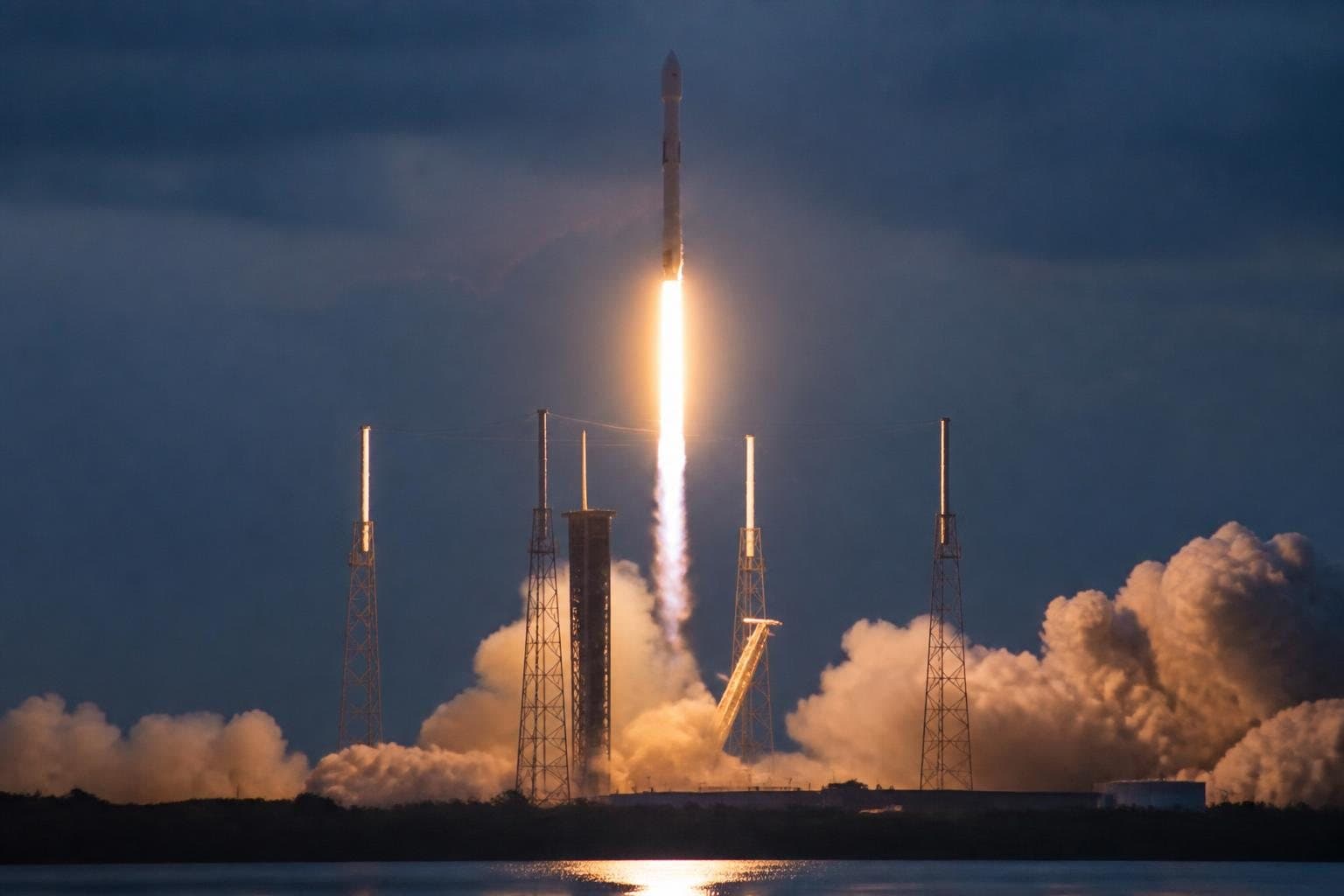 NASA, 낸시 그레이스 로만 우주망원경 발사 성공…허블의 100배 범위 관측