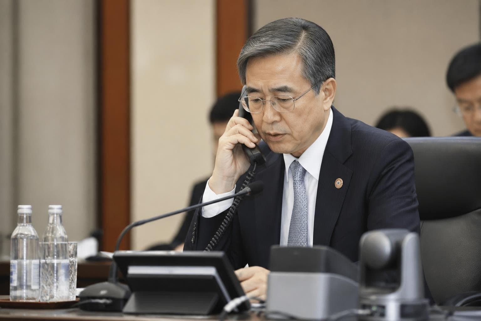 조현 외교부장관 "국민 8명 연락두절…신속대응팀 내일 네팔 파견"