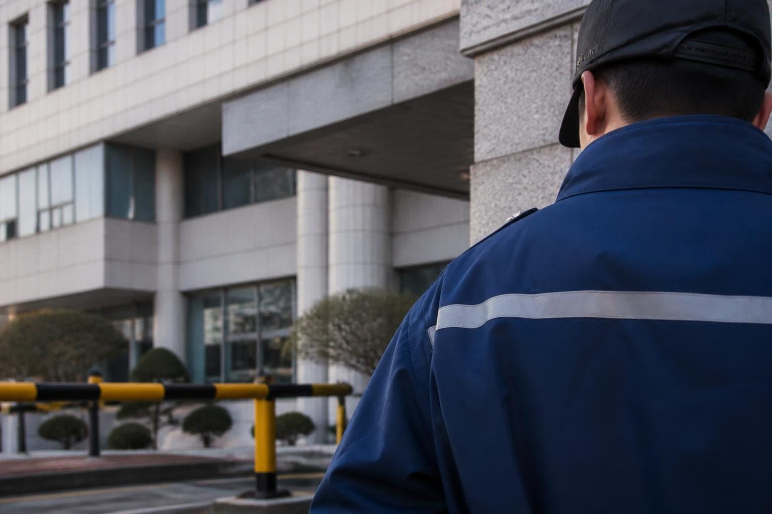 전 연인 보복 돕고 개인정보 유출한 현직 경찰관 대기발령