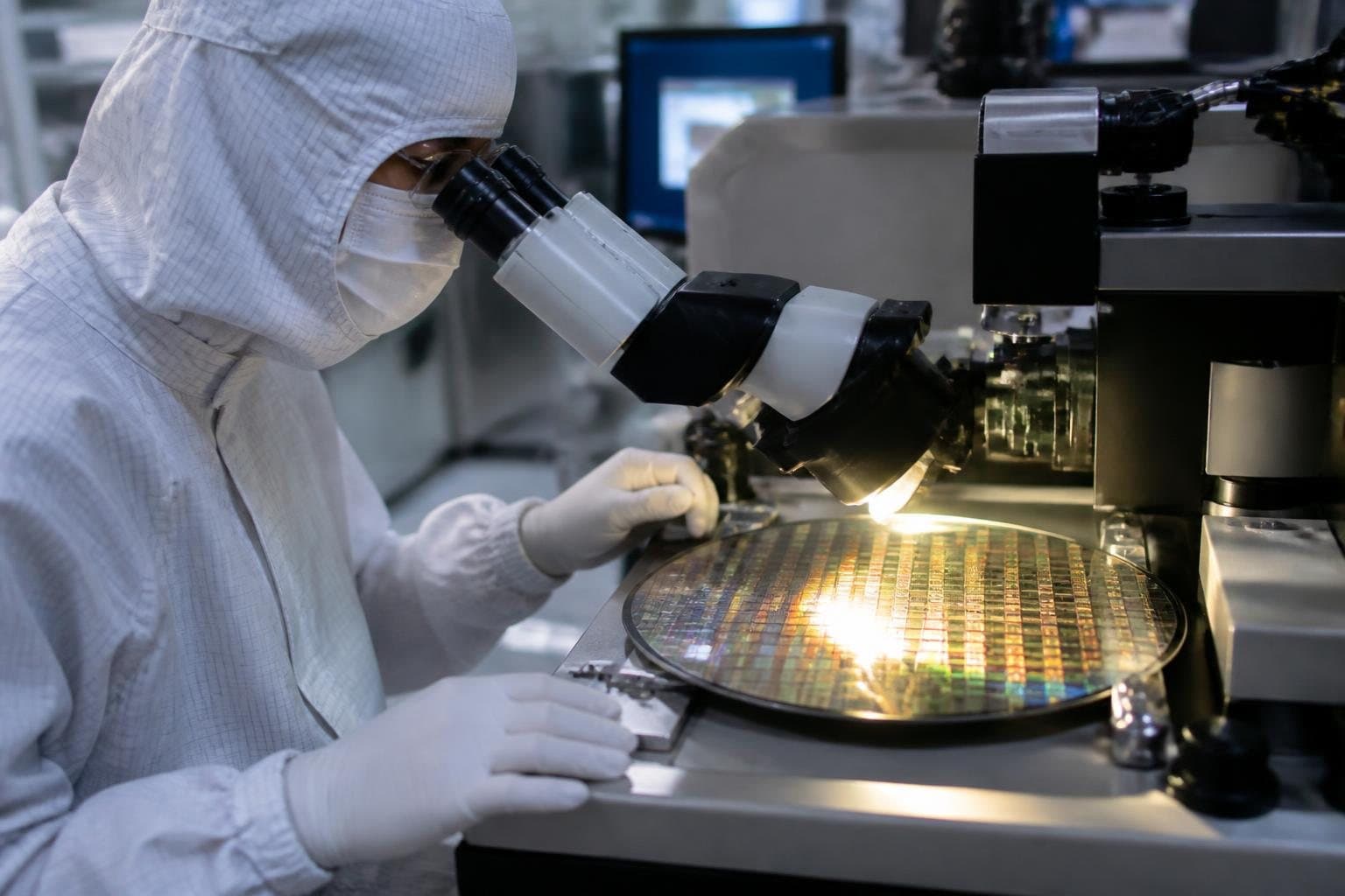 삼성전자 9.09% 급등 270,000원...TSMC 공급 부족에 파운드리 가격 인상
