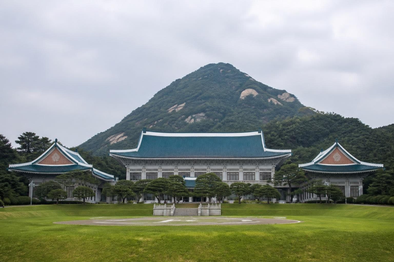 청와대, 지지층 이탈에 대통령 직접 나서는 방안 검토