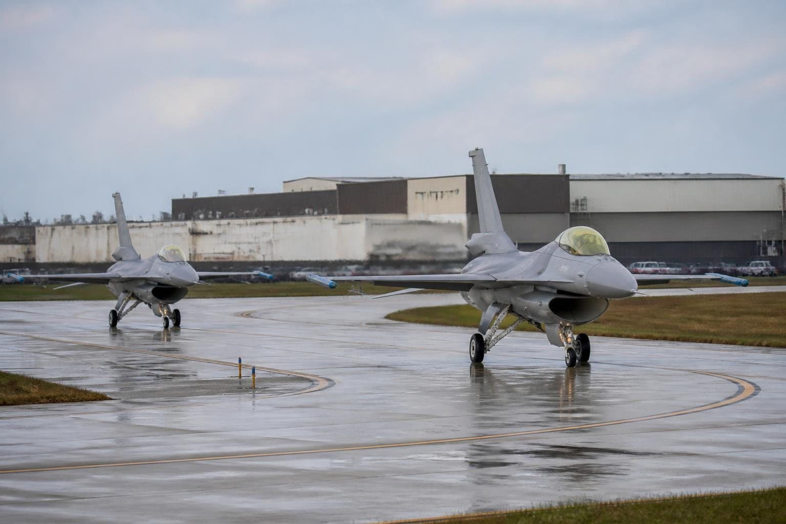 대만 F-16V 블록70 첫 2대 미국 출발…66대 도입 본격화
