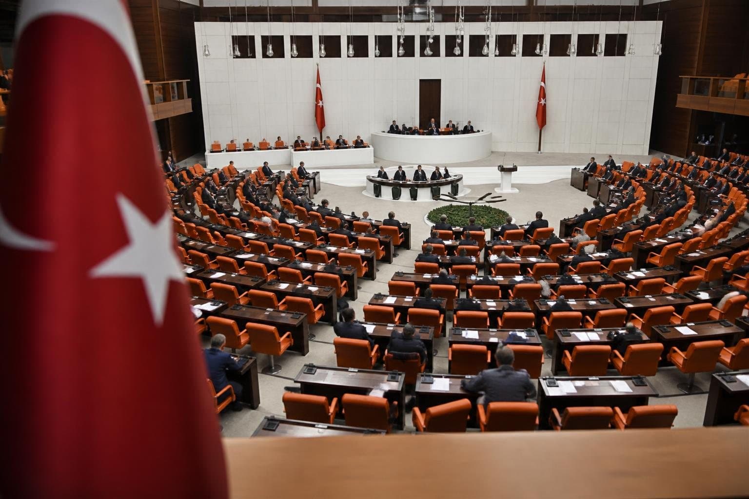 튀르키예 의회, PKK 무장해제 조건부 사면안 통과…평화협상 새 국면