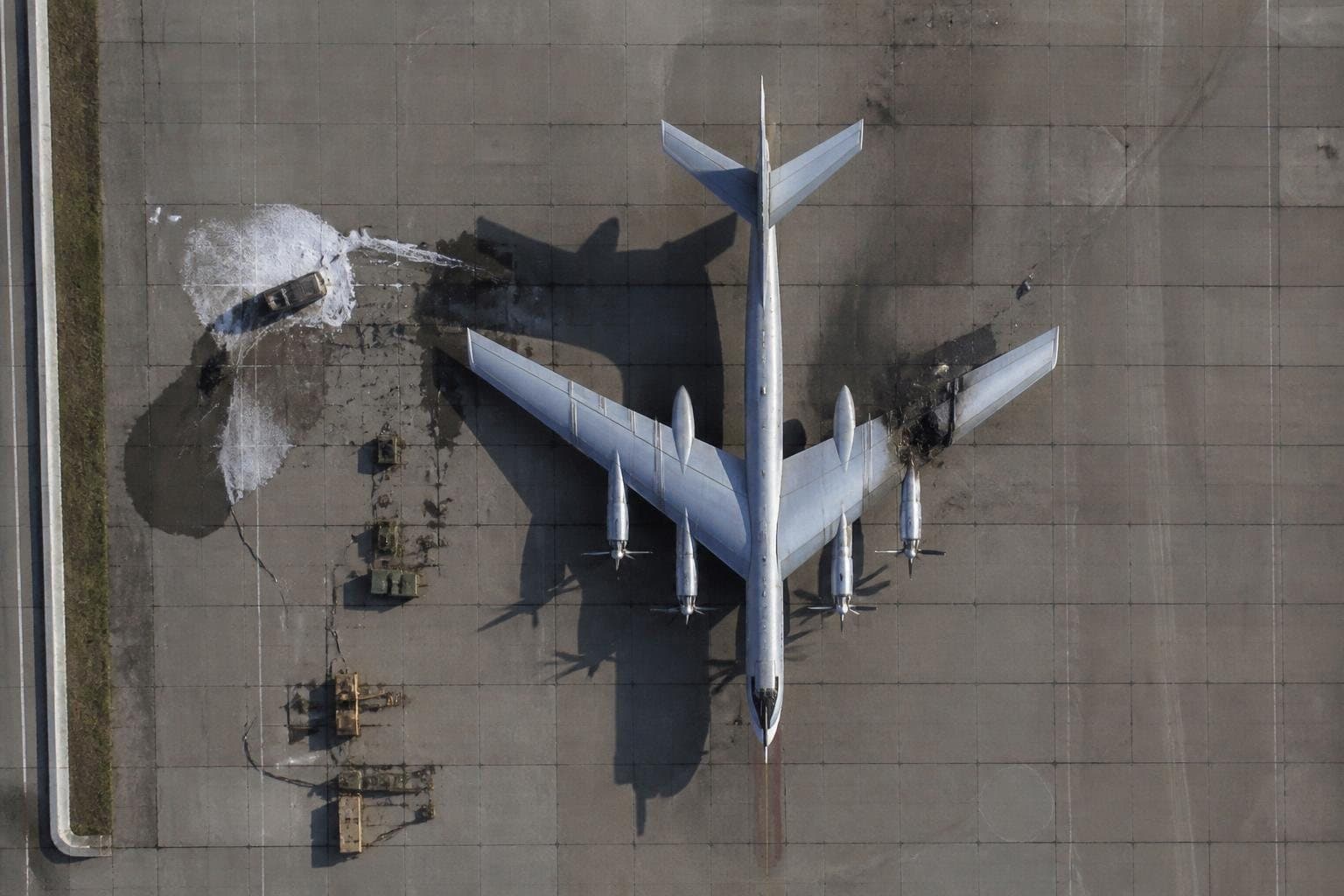 우크라이나 드론 공격으로 러시아 전략폭격기 Tu-95MS 또 피격