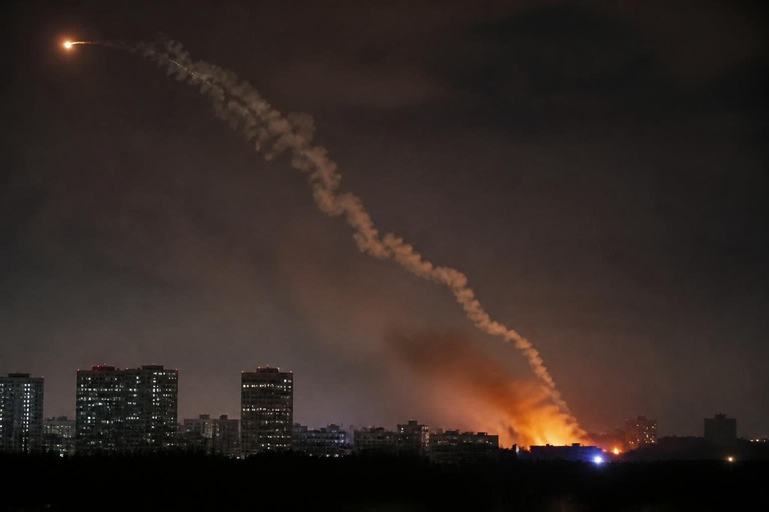 우크라이나 드론 600대로 모스크바 야습…키이우도 미사일 공격