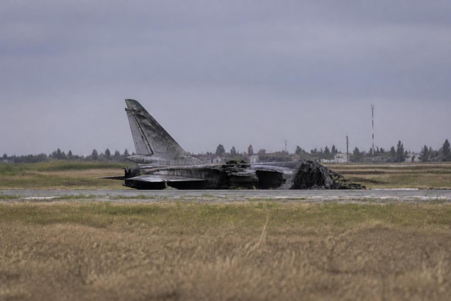 우크라이나군, 크림반도 사키 비행장서 러시아 Su-24 타격