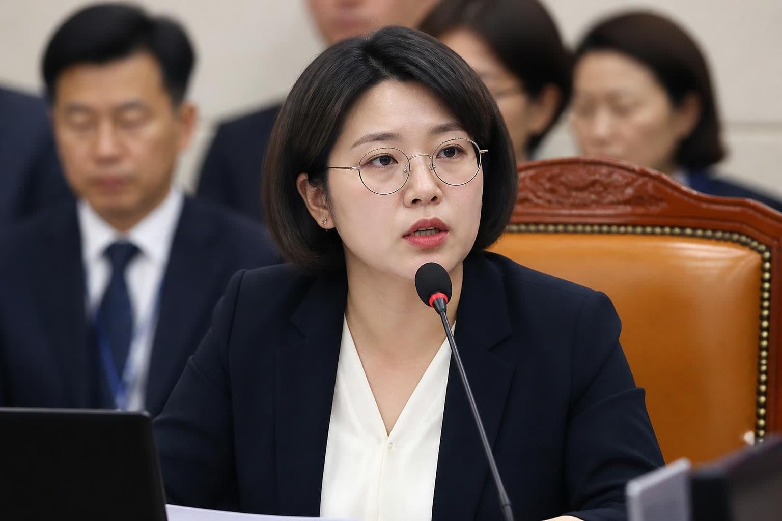 용혜인 장관 후보, 의원직 겸직 법적 원칙 주장…여론 비판에도 사퇴 거부